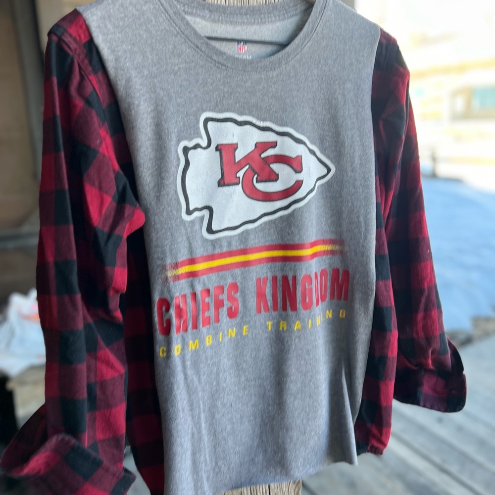 Chiefs one of a kind flannel tshirt mash up (medium)